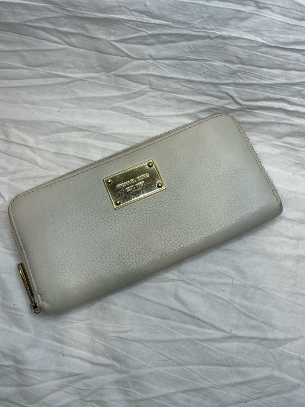 Michael Kors Jet Set Travel Vanilla white Zip Around Wallet Gold Plate Logo